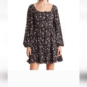 WAYF Floral dress  ballon sleeve tiered babydoll dress .size XS. NWT
